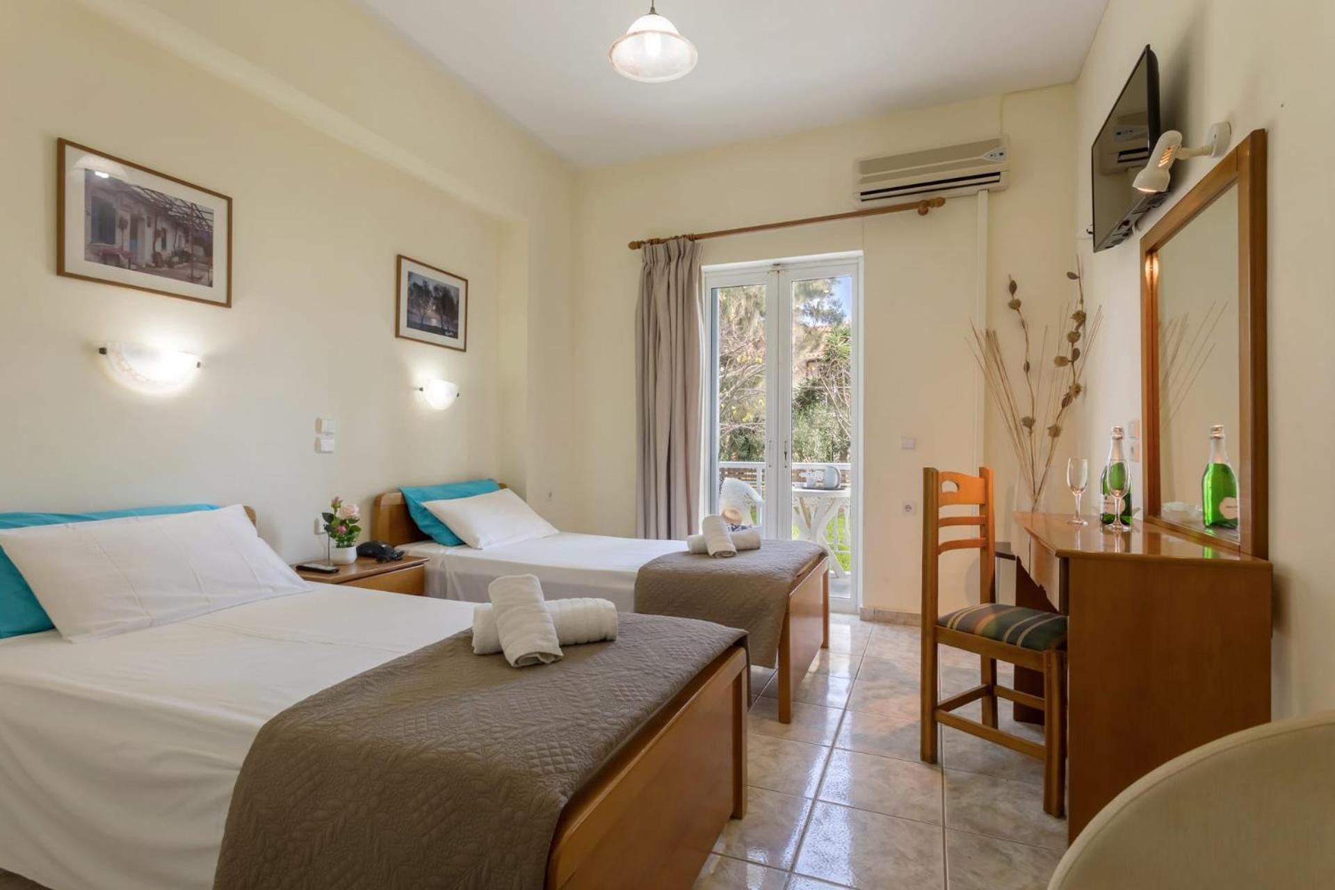 Hotel Holidays 2*